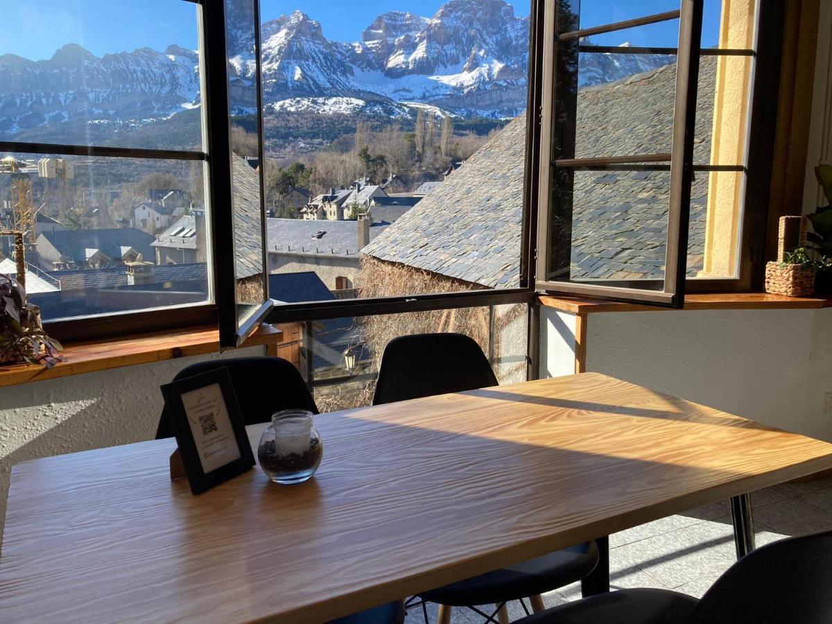 Hotel Mariana Tramacastilla de Tena Exteriör bild