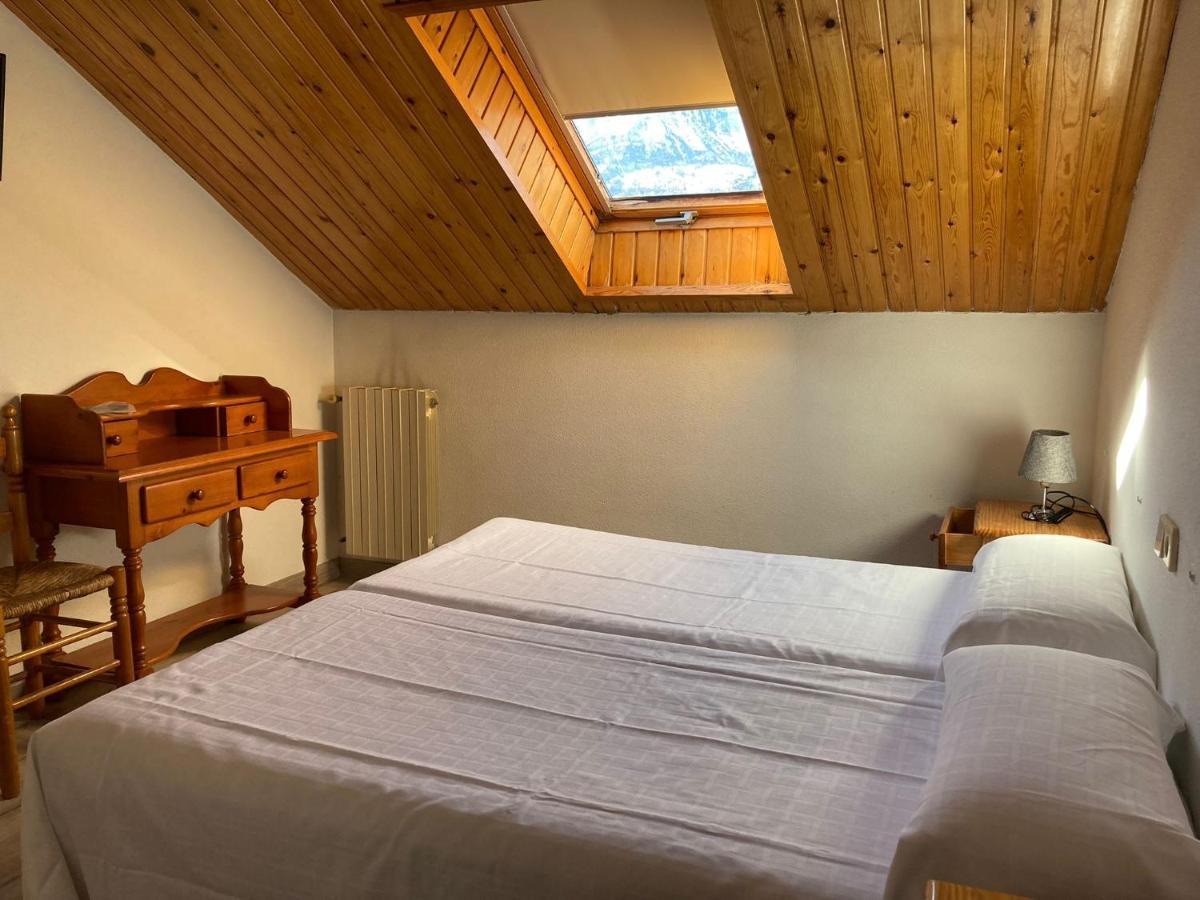Hotel Mariana Tramacastilla de Tena Exteriör bild