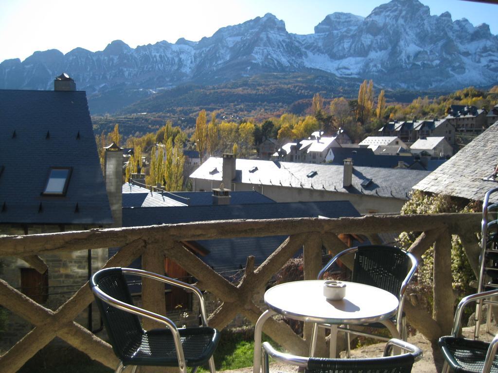 Hotel Mariana Tramacastilla de Tena Exteriör bild