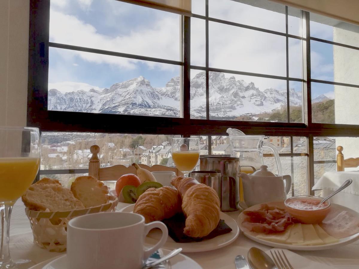 Hotel Mariana Tramacastilla de Tena Exteriör bild